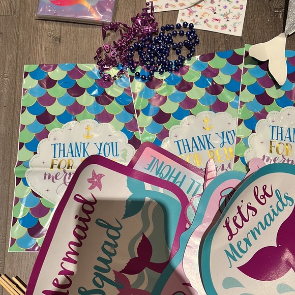 Bundle of a big mermaid banner, 2 happy bday banners. And many other accessories - Picture 8 of 9